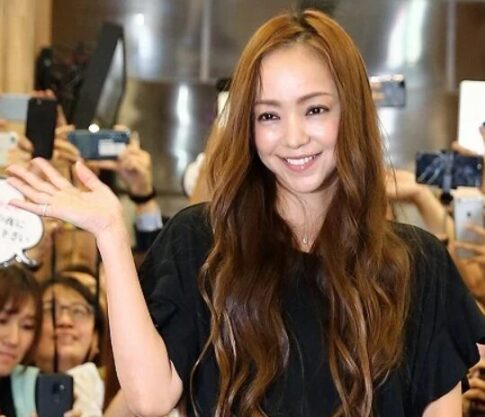 【2025】安室奈美恵は現在何してる！？写真や目撃情報は？引退後も年収が桁外れでヤバイ！？ - ORANGE-POP